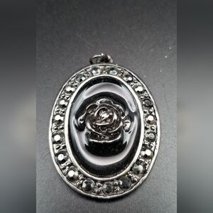 Gothic road rose floral cut necklace pendant. P110